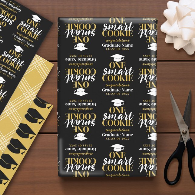 Feuille De Papier Cadeau Un cookie intelligent - Moderne Black Gold Graduat (Custom Graduation Wrapping Paper)