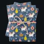 Feuille De Papier Cadeau Unicornes de Noël amusants et Flamants roses Motif<br><div class="desc">Ce motif de vacances amusant et décalé propose des licornes,  des flamants roses et de délicieux plats comme des ananas et des beignets,  le tout dans un thème de Noël ! Ajoutez un peu de charme fantaisiste à vos décorations de vacances.</div>