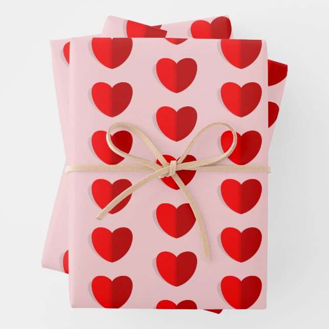 Feuille De Papier Cadeau Valentines Coeur Rouge Motif Rose clair (En situation)