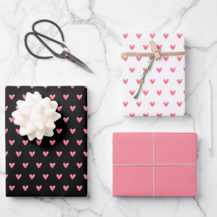 Feuille De Papier Cadeau Valentines Coeur sur Noir et sur Blanc avec Rose