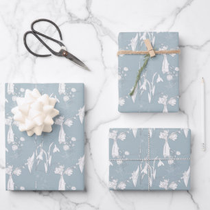 Feuille De Papier Cadeau Vase de fleurs et de bourgeons bleu pastel