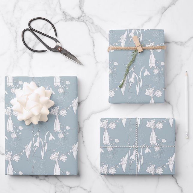 Feuille De Papier Cadeau Vase de fleurs et de bourgeons bleu pastel   (Recto)