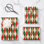 Feuille De Papier Cadeau Vintage Christmas Harlequin Diamants<br><div class="desc">Le papier d'emballage vintage de Noël est un design étonnant et classique qui rappelle le charme d'antan. Il dispose d'un motif en diamant arlequin ravissant qui comprend toute la feuille. Les couleurs primaires de ce motif sont riches et traditionnelles, y compris le rouge profond, le vert vif, l'or brillant et...</div>