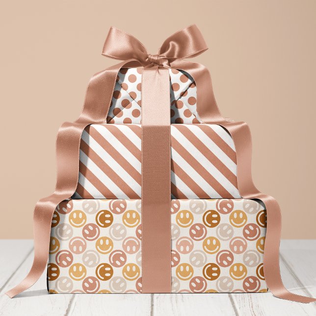 Feuille De Papier Cadeau Visage Heureux Neutre Rayures et Points (Créateur téléchargé)