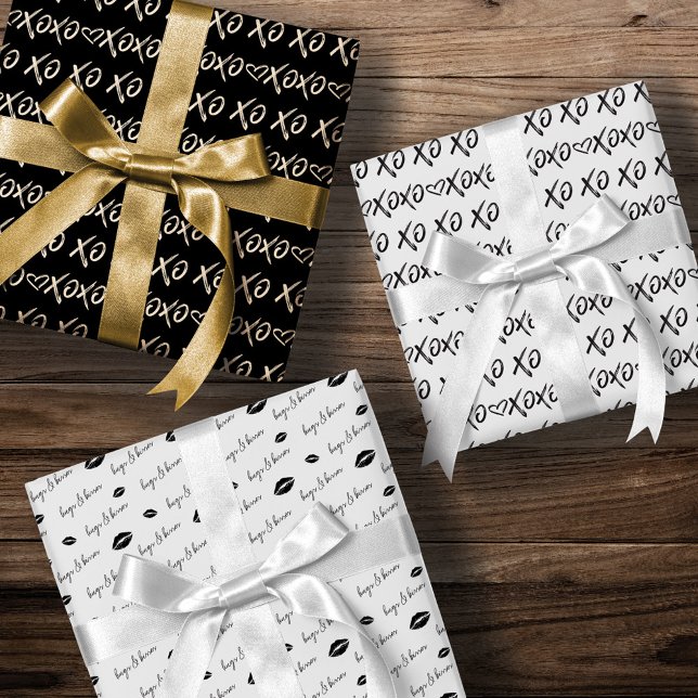 Feuille De Papier Cadeau XOXO Hugs & Baisers Brush Script noir et blanc (XOXO Hugs & Kisses Brush Script Black & White Wrapping Paper Sheets)