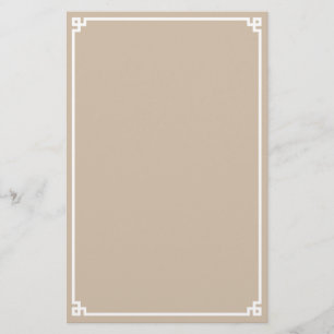 Feuille de papier-cadre de la clé grecque beige et