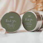 Feuille minimale | Sticker Merci vert foncé Favori<br><div class="desc">Ces stickers minimaux vert foncé feuille remerciement mariage pour votre mariage sont parfaits pour une réception de mariage boho. Le design se compose d'une simple silhouette de feuille de verdure en vert d'olivier, au style bohème minimaliste de montagne. Personnalisez les étiquettes autocollants avec vos noms, l'événement (le cas échéant) et...</div>