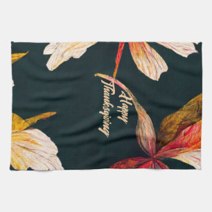 Feuilles d'automne sur une serviette de cuisine