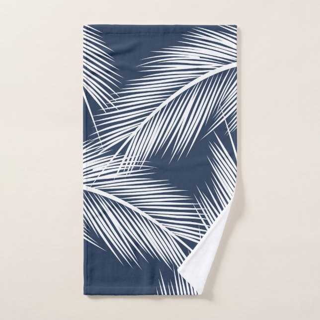 Feuilles de palmier blanc sur arrière - plan bleu  (Serviette à main)
