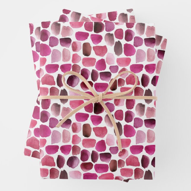 Feuilles de papier cadeau à motifs de pinceau rose (En situation)