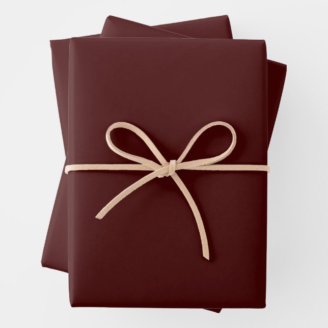 Feuilles de papier cadeau marron brûlé de luxe (En situation)
