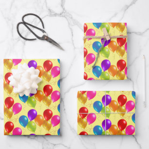 Feuilles de papier enveloppant les ballons d'anniv