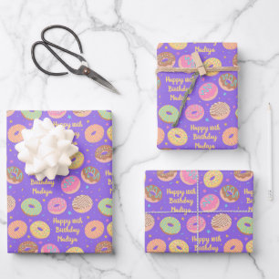 Feuilles de papier enveloppant pour l'anniversaire
