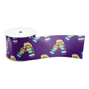 Feuilles de tongs sur ruban en satin violet