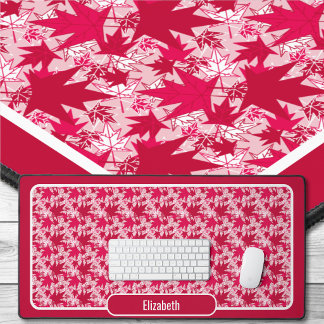 Feuilles d'érable sur fond rose