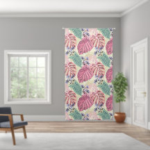 Feuilles tropicaux roses et verts, fleurs bleues.