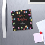 Feux de Noël Joyeux Magnet de Noël<br><div class="desc">Notre collection "Fêtes de Noël colorées" rassemble des éléments festifs tels que des lumières de Noël avec des polices chic et élégantes sur un arrière - plan sobre.</div>