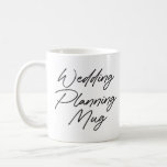 Fiançailles Mariage Planifier l'avenir de la Mug N<br><div class="desc">Mariage Planning n'est pas un sprint, c'est un marathon ! Restez hydraté avec votre propre Mariage Planning Mug avec un script de calligraphie moderne et le nom de la mariée ou de la chambre sur le dos de la tasse. Un cadeau fiançailles super fun pour la mariée ou le futur...</div>