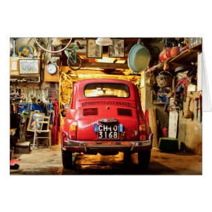 Fiat rouge 500 Cinquecento dans la carte de