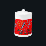 Fier Américain -<br><div class="desc">Ce design présente trois étoiles en rouge,  bleu et blanc. "fier d'être un Américain" est imprimé sur ce dessin. La fusée est lancée avec des feux d'artifice colorés qui explosent. Ce design est présenté dans des accessoires assortis et est aussi livré en rouge et bleu.</div>