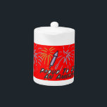 Fier Américain -<br><div class="desc">Ce design présente trois étoiles en rouge, bleu et blanc. "fier d'être un Américain" est imprimé sur ce dessin. La fusée est lancée avec des feux d'artifice colorés qui explosent. Ce design est présenté dans des accessoires assortis et est aussi livré en rouge et bleu.</div>