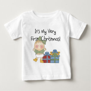Fille avec cadeaux 1er T-shirts et cadeaux de Noël