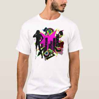 Fille dans le T-shirt de ville