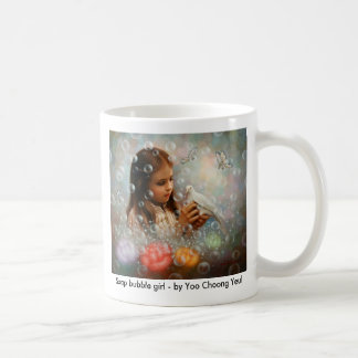Fille de bulle de savon - par la tasse de Yoo