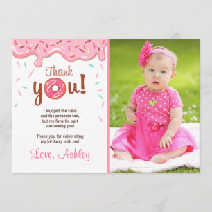 Fille de carte de remerciements de beignet de fête