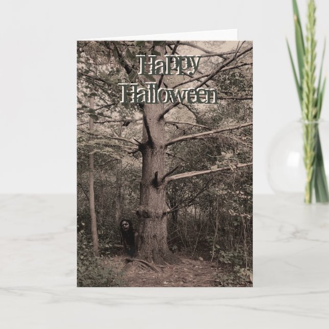 Fille derrière la carte d'halloween de l'arbre (Devant)