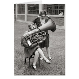 Fille jouant du tuba, 1928