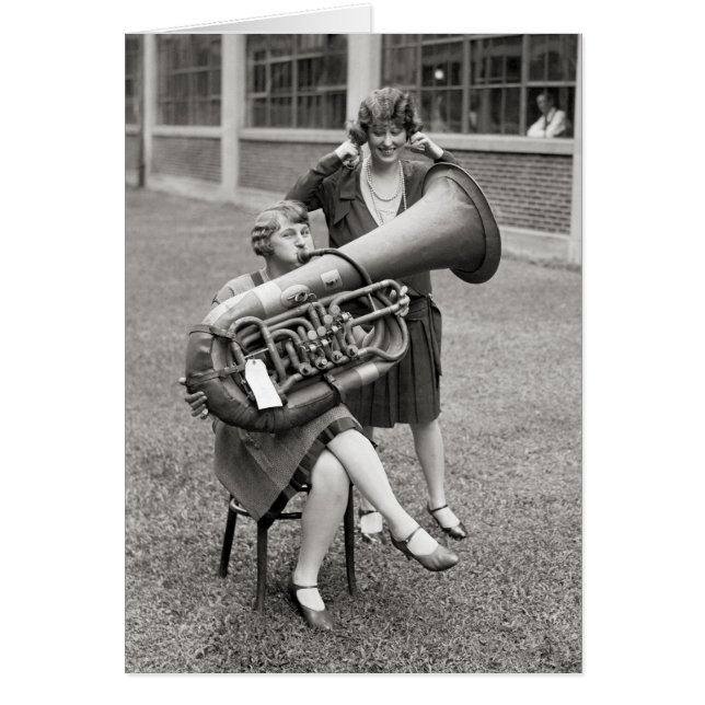 Fille jouant du tuba, 1928 (Devant)