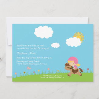 Fille mignonne montant une invitation de fête