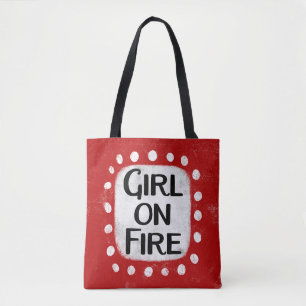 Fille sur le Sac fourre-tout d'incendie