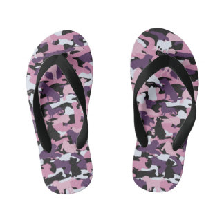 Filles Chien pourpre rose et tongs de camo osseux