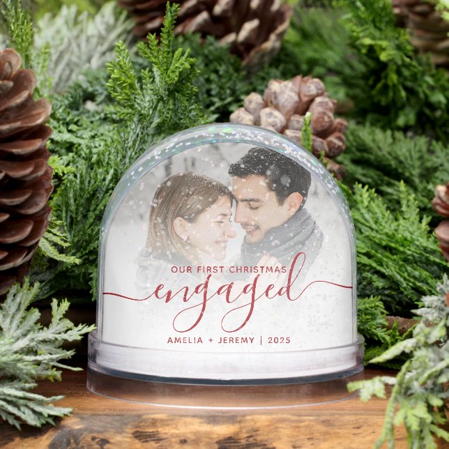 First Christmas Engaged Photo Red Script (Hiver)