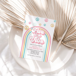 Five est une Vibe Retro Summer Rainbow Invitation