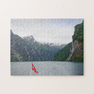 Fjord de Geiranger avec le puzzle denteux de