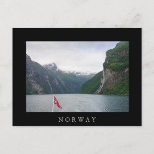 Fjord Geiranger avec drapeau norvégien carte posta