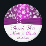 Flammes de neige violet et blanc Aimant de mariage<br><div class="desc">Cette couleur violet et blanche bonté de mariage flakes merci aimnet correspond à l'invitation de mariage d'hiver et d'autres articles montrés ci-dessous. Tout le texte est personnalisable afin que vous puissiez le modifier pour dire ce que vous voulez. Si vous avez besoin d'autres articles correspondants dans cette conception, veuillez envoyer...</div>