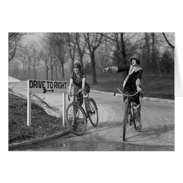 Flapper Girls Riding Bicycles, 1925 (Devant horizontal)