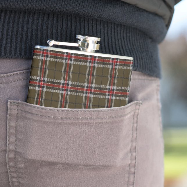 Flasque à Plaid Écossais Tartan du Loch Ness (En situation)