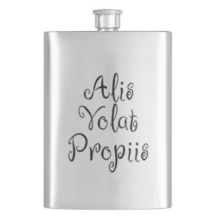 Flasque Alis Volat Propiis