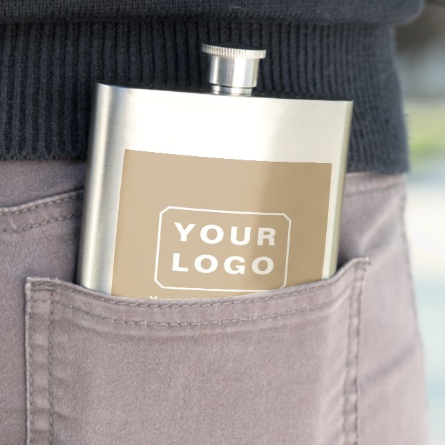 FLASQUE BIÈRE AVEC LOGO NOM TEXTE PERSONNALISÉ (En situation)