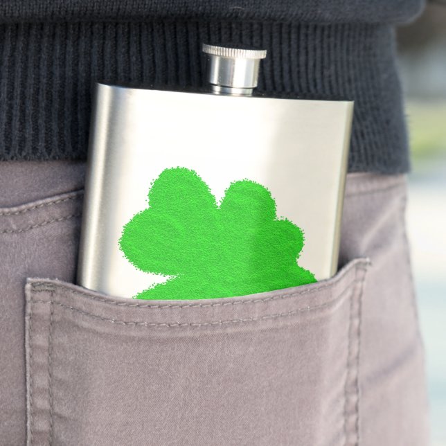 Flasque Clair shamrock chanceux trèfle St. Patrick's Day (En situation)