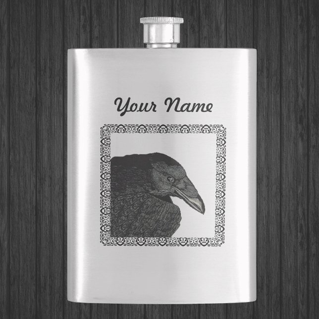 Flasque Corbeau noir effrayant visage de corbeau (Head shoulders of Gothic black crow in ornate black frame on silver drinking flask.)