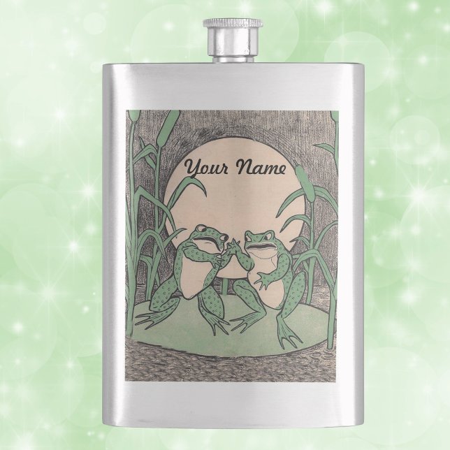 Flasque Deux Grenouilles Vertes Drôles de l'Amour Vintage  (Two cute argueing frogs on lily pad reed plants moon on drinking flask.)