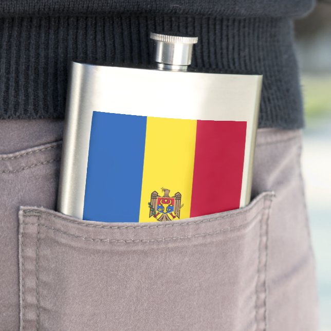Flasque drapeau de la Moldavie (En situation)