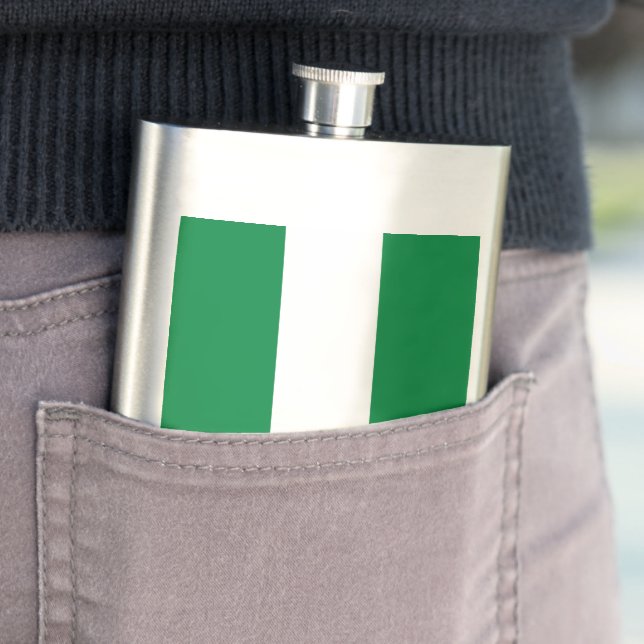 Flasque Drapeau du Nigeria (En situation)