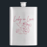 Flasque Lucky Love Vegas Casino Fête de Mariage Enterremen<br><div class="desc">Apportez l'amusement de Vegas à votre célébration spéciale avec ce design élégant inspiré des casinos « Chanceux en amour » ! Avec un verre à martini, des dés et une paire d'as de cœur noués avec un ruban, cette œuvre d'art ludique est parfaite pour n'importe quelle enterrement de vie de...</div>